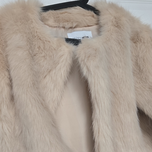 Fashion Nova Faux Fur Cropped Jacket - Beige/Cream - Picture 2 of 10